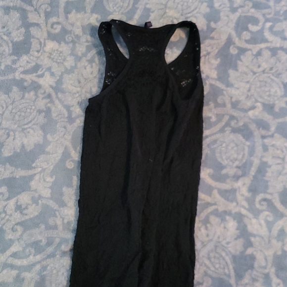 Black tank top - Picture 2 of 3